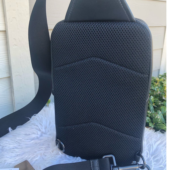 New Coach Sullivan Pack in Signature Canvas & Leather Black/Chalk Men Bag - Picture 6 of 7